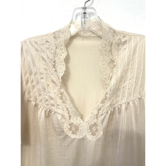 Vintage Nightgown Womens LG Ivory Lace Trim VNeck Short Sleeve Pleated Sleepwear - Picture 3 of 7